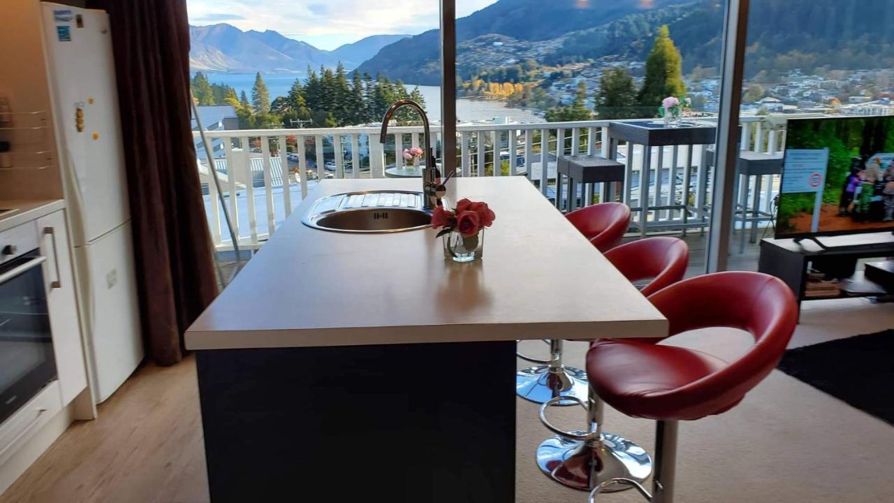 Central Lakeview Apartment With Amazing Rooftop 镇上湖景三室套房 Κουίνσταουν Εξωτερικό φωτογραφία